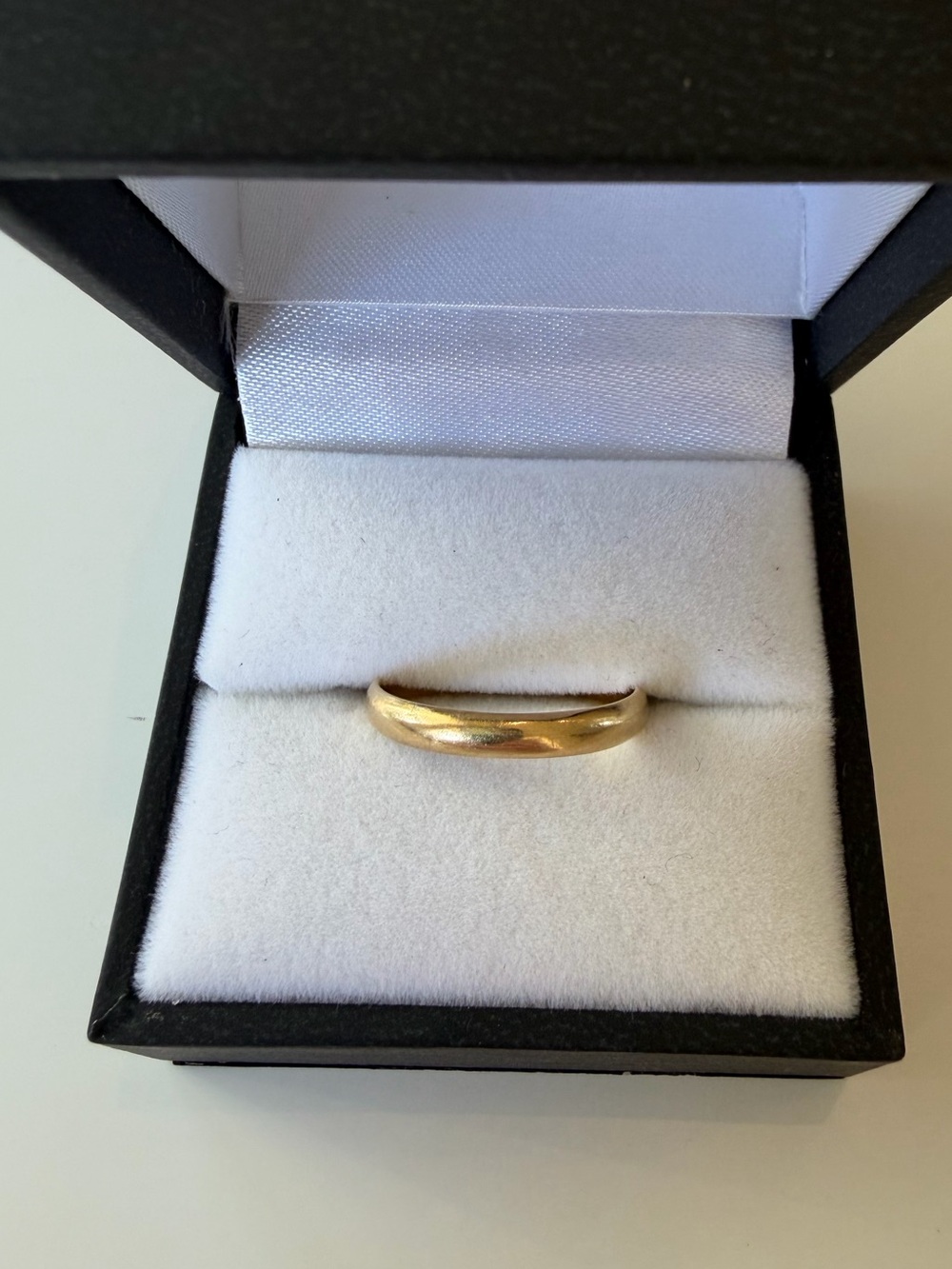 Solid 18k Gold Wedding Ring Band - size 8